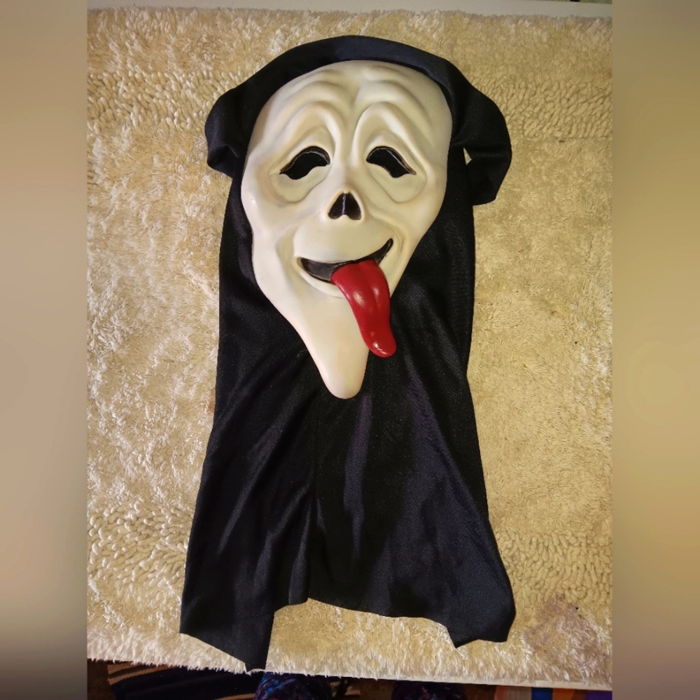 Scream mask